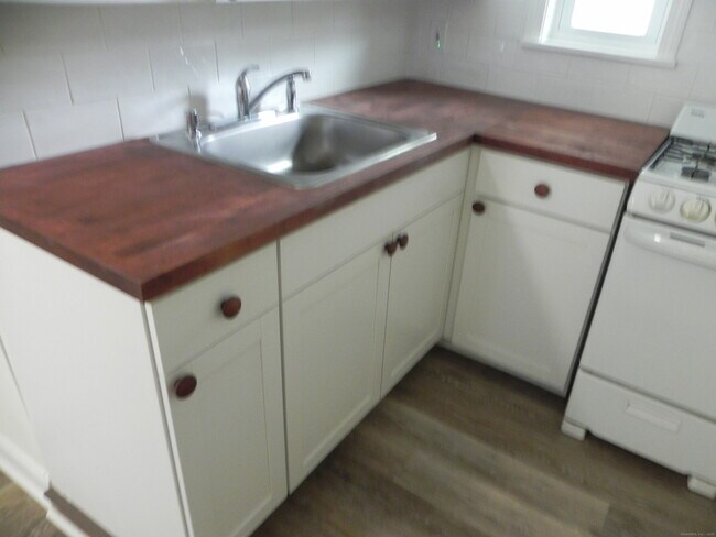 Building Photo - 2.5 Jefferson St