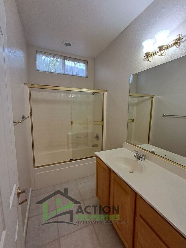 Building Photo - 400 Dumas Ct