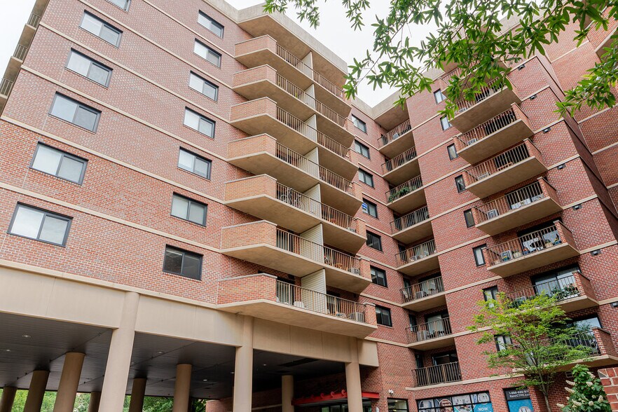 Building Photo - 2500 Clarendon Blvd