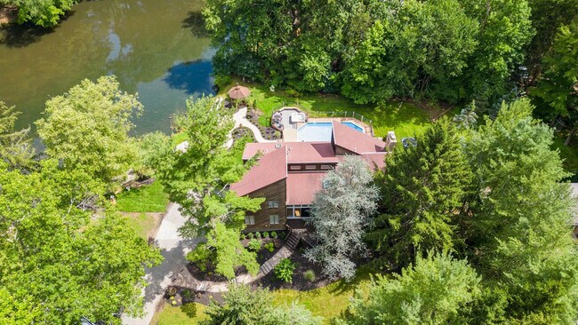 Building Photo - 2A Cherry Ln