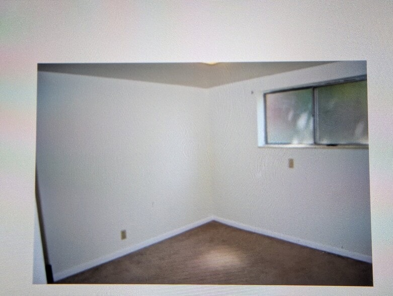 Building Photo - 186 E 700 N