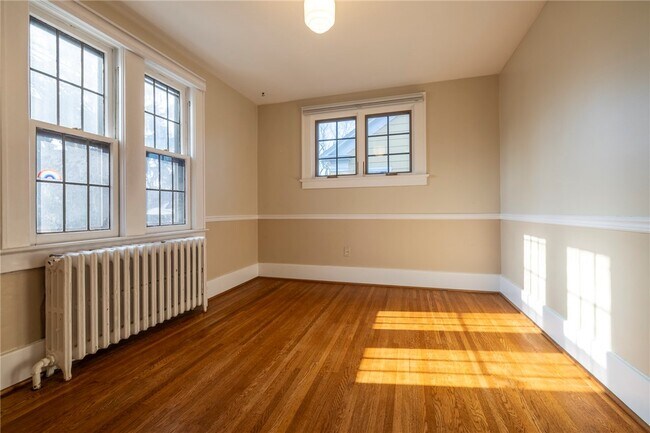 Building Photo - 305 Castlebar Rd