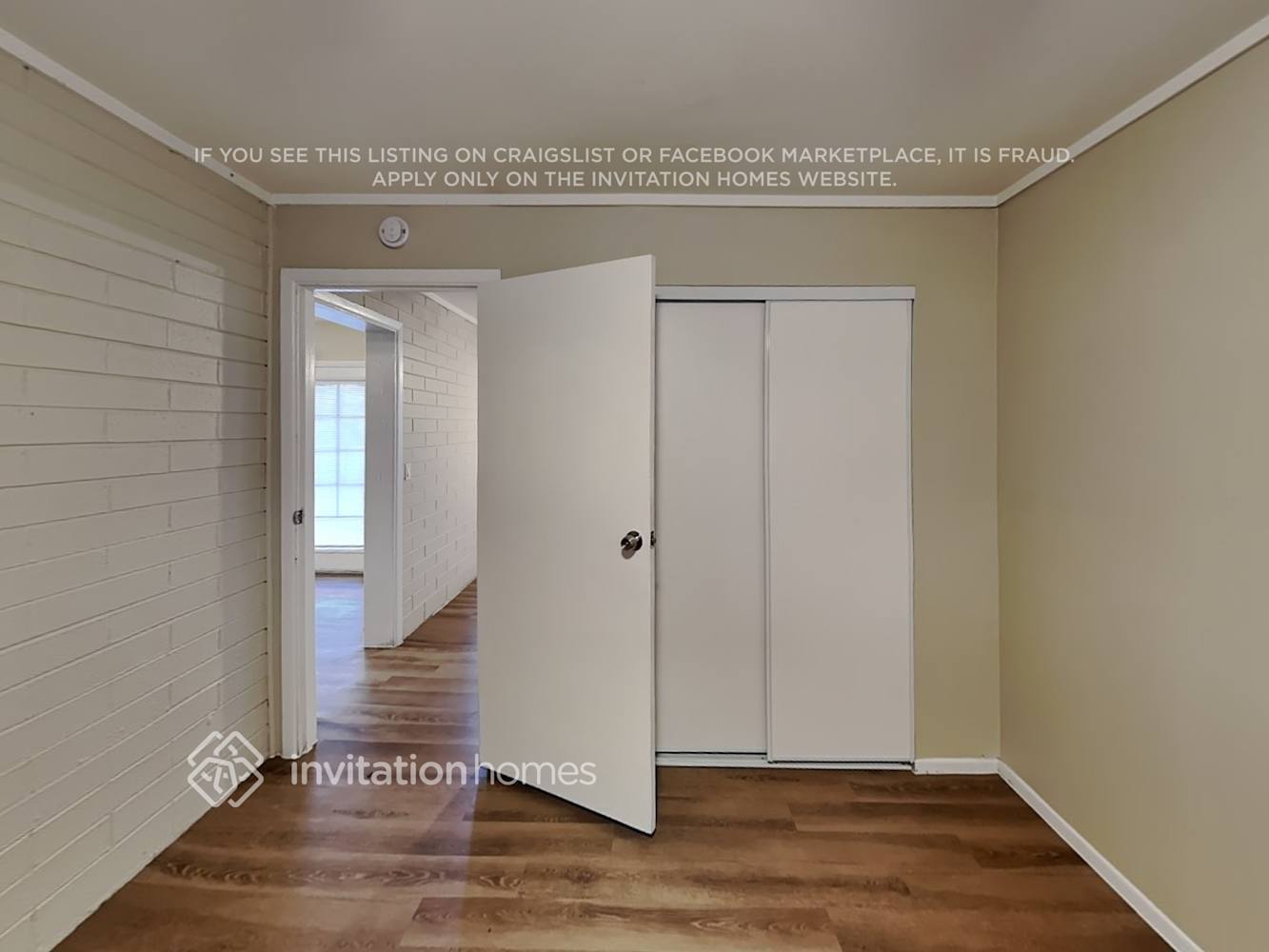 Building Photo - 1816 S Parkside Dr