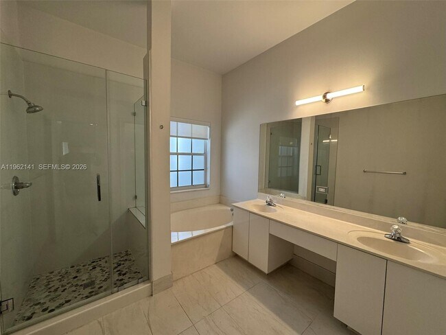 Building Photo - 4273 Fox Ridge Dr