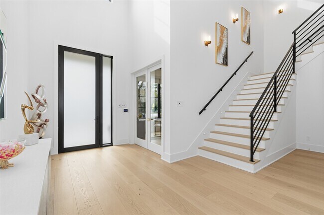 Building Photo - 13034 Memorial Dr