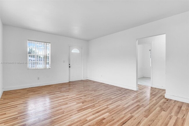 Building Photo - 3840 SW 91 Ave