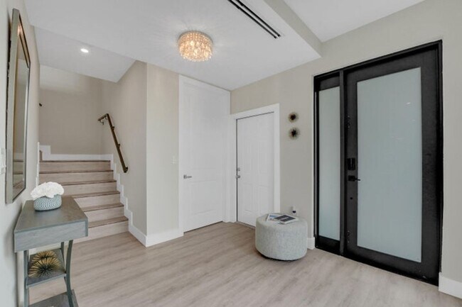 Building Photo - 1238 NE 17th Ave