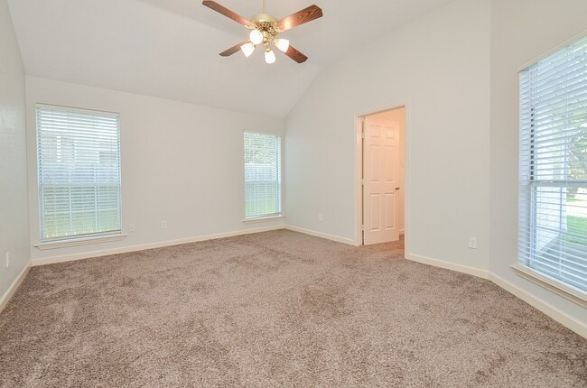 Building Photo - 811 Spring Valley Ct