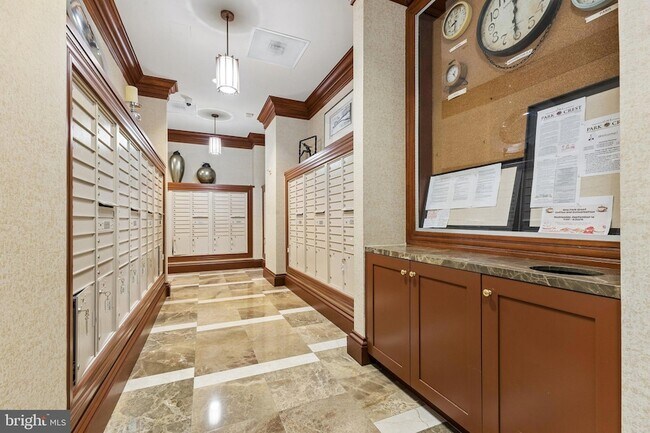 Building Photo - 8220 Crestwood Heights Dr