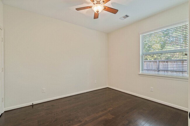 Building Photo - 174 Cheswood Forest Dr