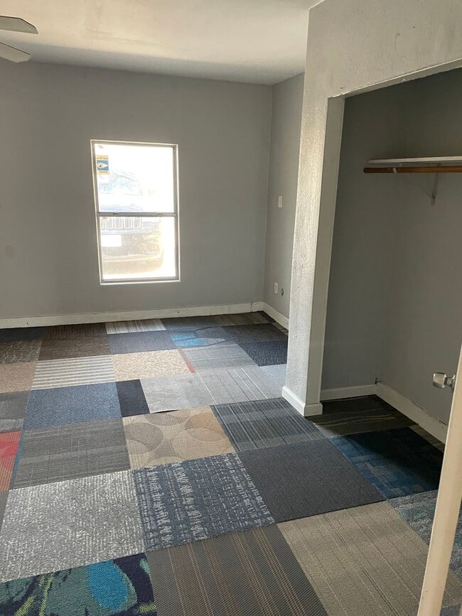 Building Photo - 4615 Quicksilver Blvd