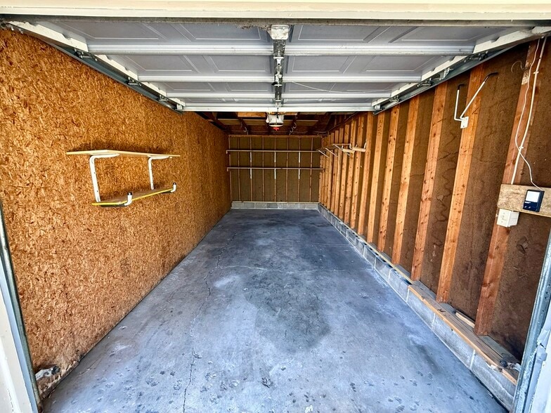 Building Photo - 8856 Jasmine Ln