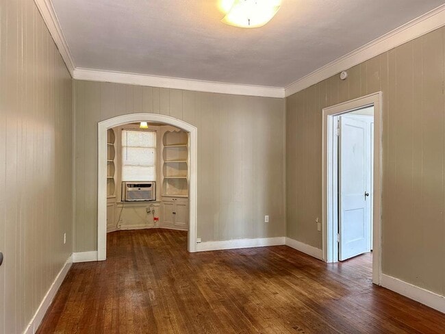 Building Photo - 202 E 31st St