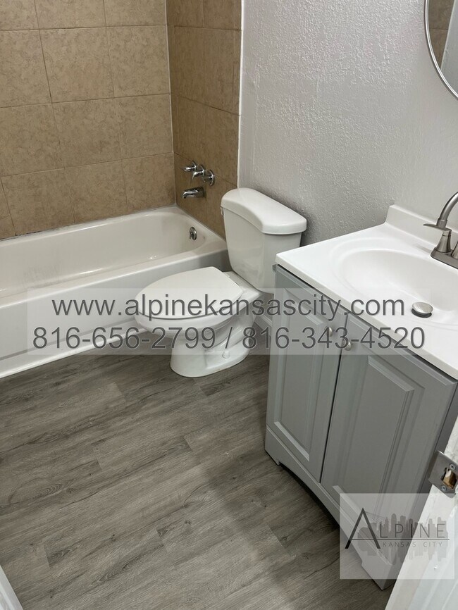 Building Photo - Updated Duplex, Fort Osage School District