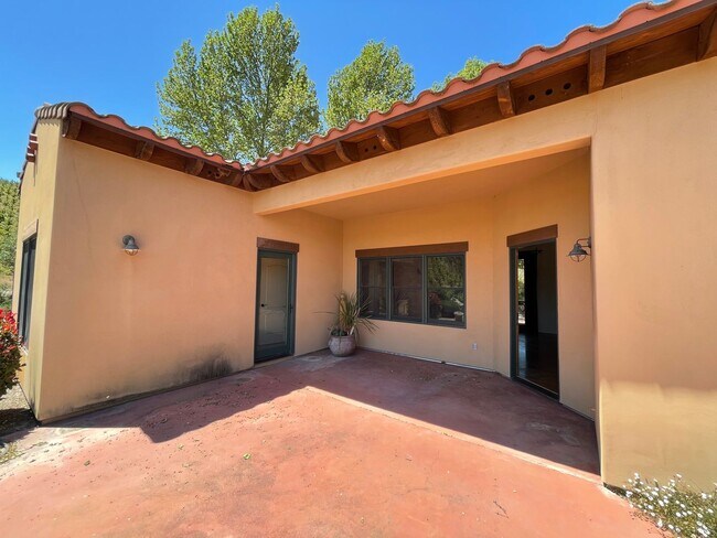 Building Photo - Gorgeous Wine Country 3 Bedroom 2 Bath Sin...