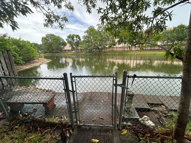 Building Photo - 156 Colly Way