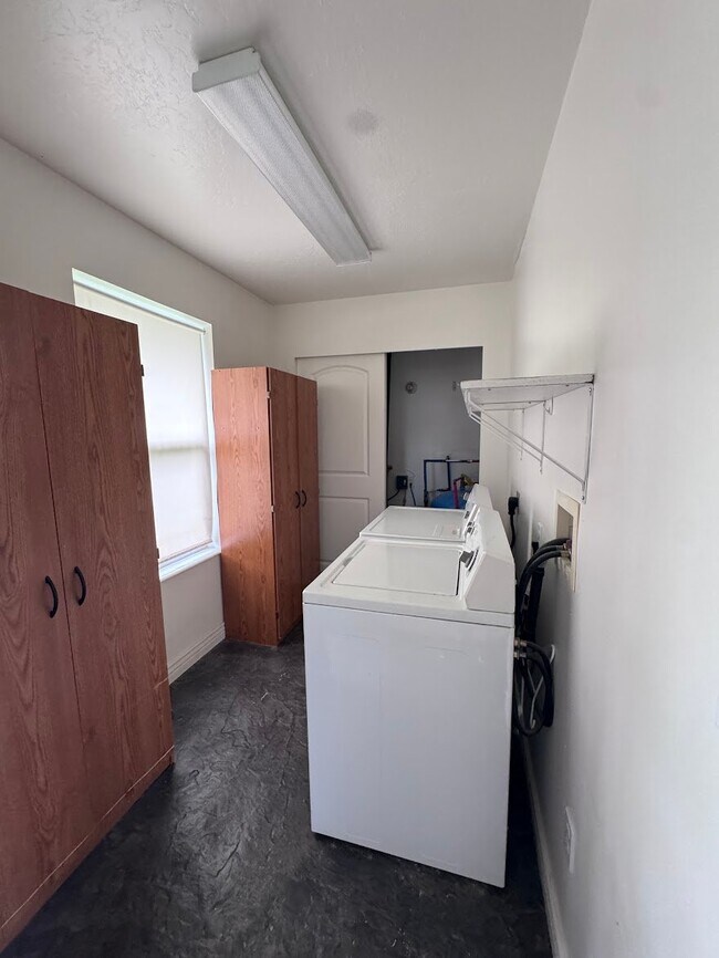 Building Photo - 357 S 2200 W