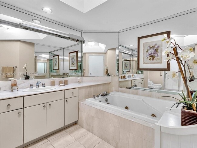 Building Photo - 2000 Island Blvd