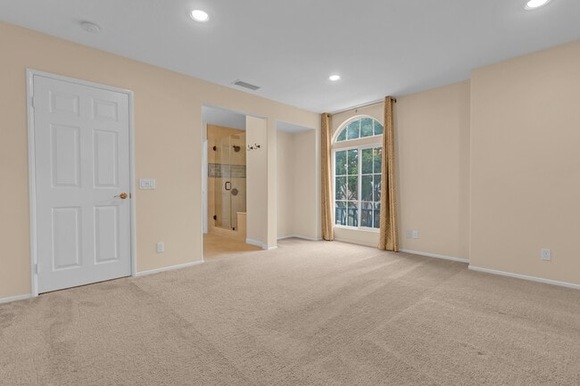 Building Photo - 51 Danbury Ln