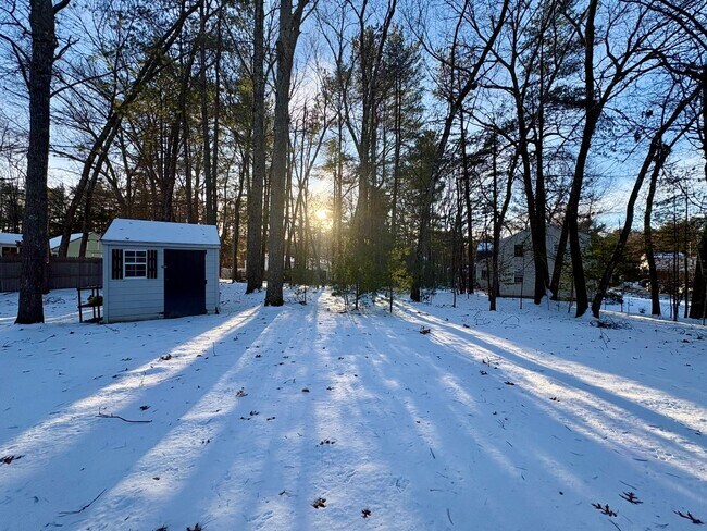 Building Photo - Available Now | 3 Bed, 1.5 Bath Single-Family Home in Westford, MA | Updated Kitchen, Finished Ba...