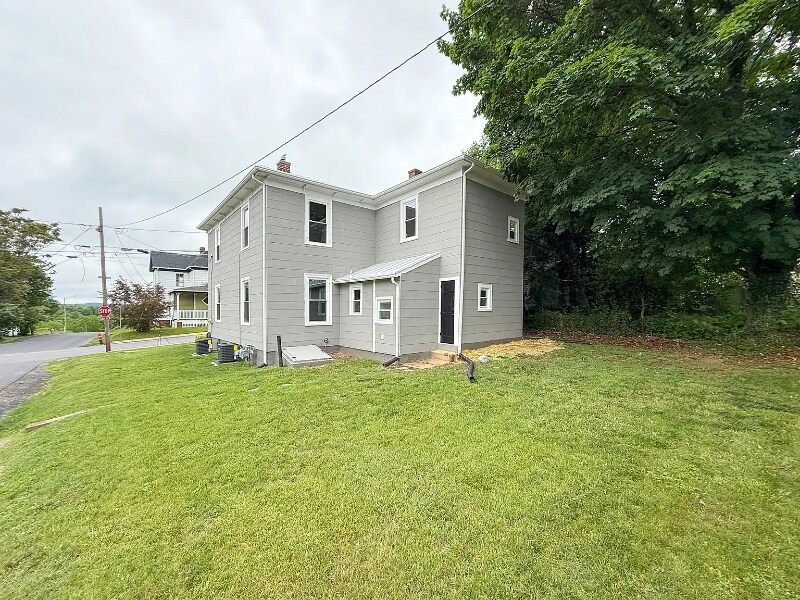 Building Photo - 1203 Walnut St
