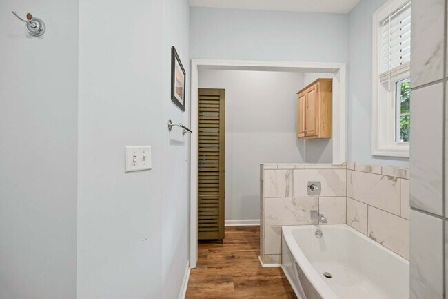 Building Photo - 138B Little River Run N