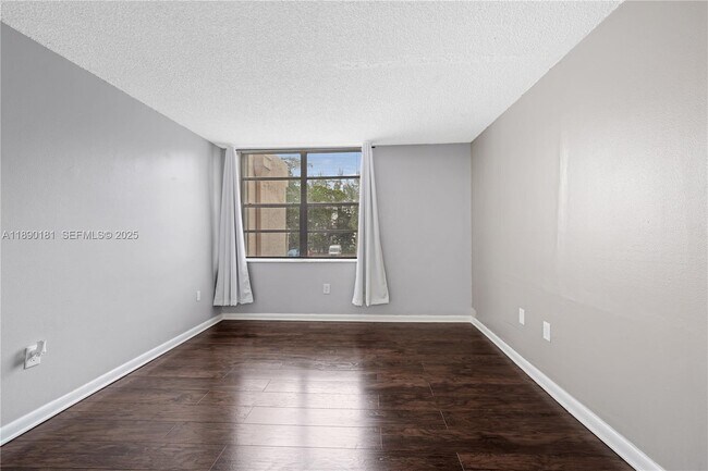 Building Photo - 9491 Evergreen Pl