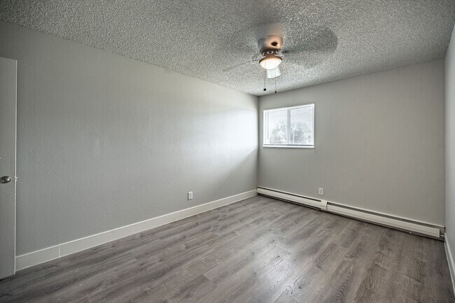 Building Photo - 3604 E Uintah St