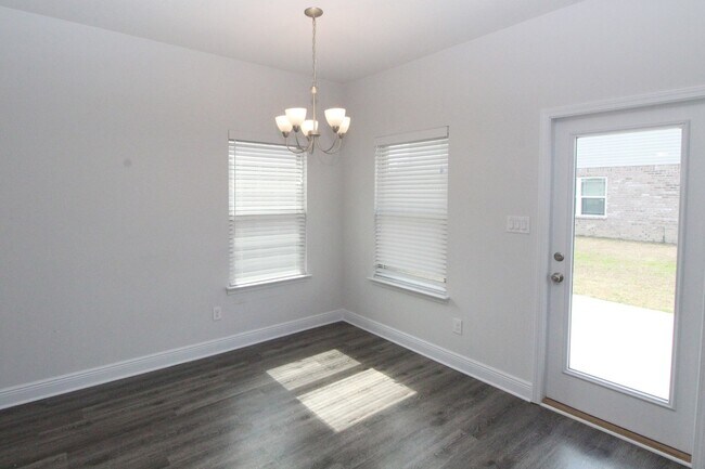 Building Photo - 4BR/2.5BA Home Near NAS Pensacola with First-Floor Primary, Stainless Kitchen & Covered Patio
