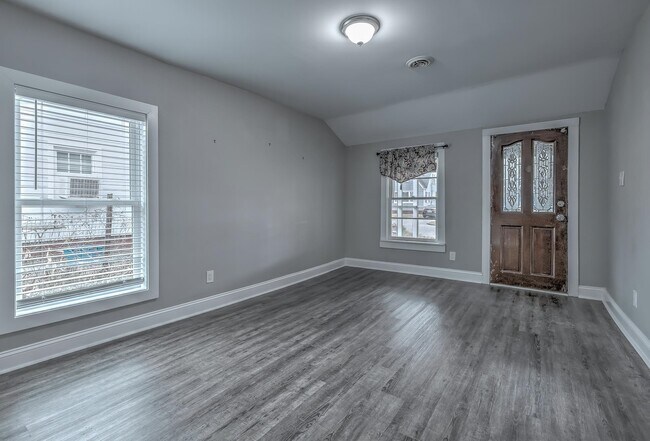 Building Photo - 412 Orange St
