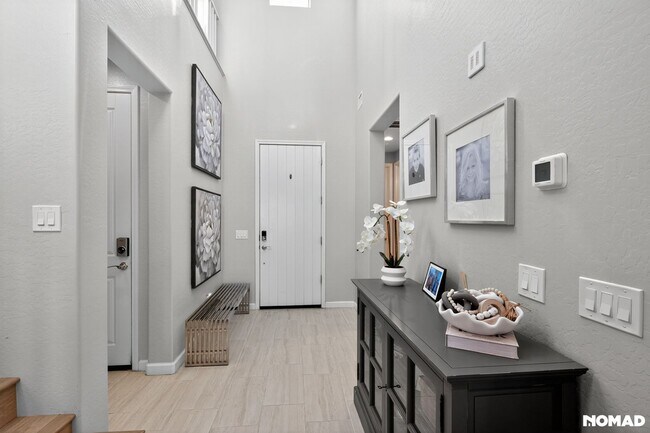 Building Photo - 4060 S Thistle Dr