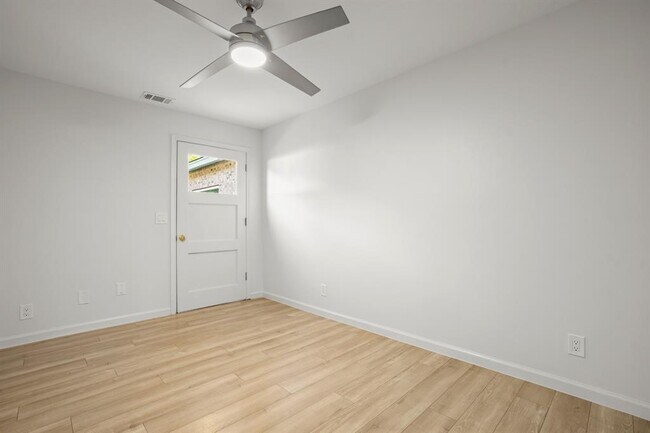 Building Photo - 7412 Albert Rd