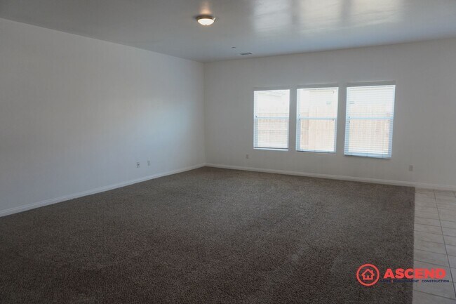 Building Photo - Beautiful Home Located in the Southwest!