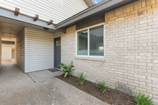 Building Photo - Gorman Dr