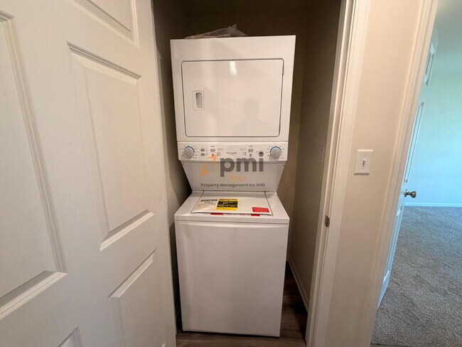 Building Photo - 122-124-124 Park Ave