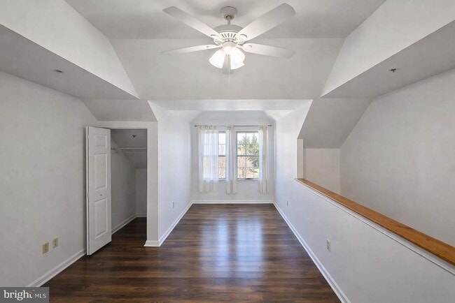 Building Photo - 43 Bank Spring Ct