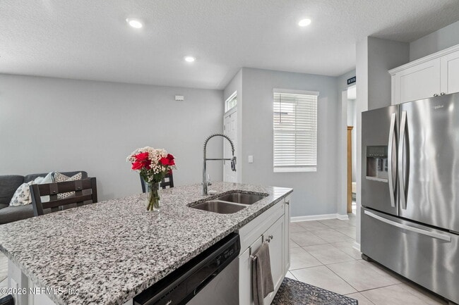 Building Photo - 49 Pasadena Dr