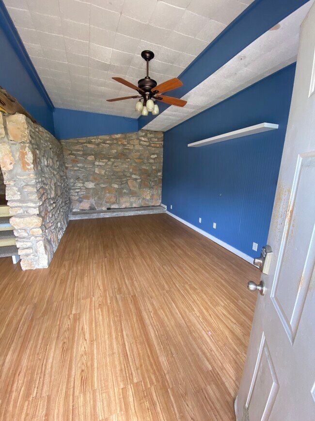 Building Photo - 1331 Hinch Dr