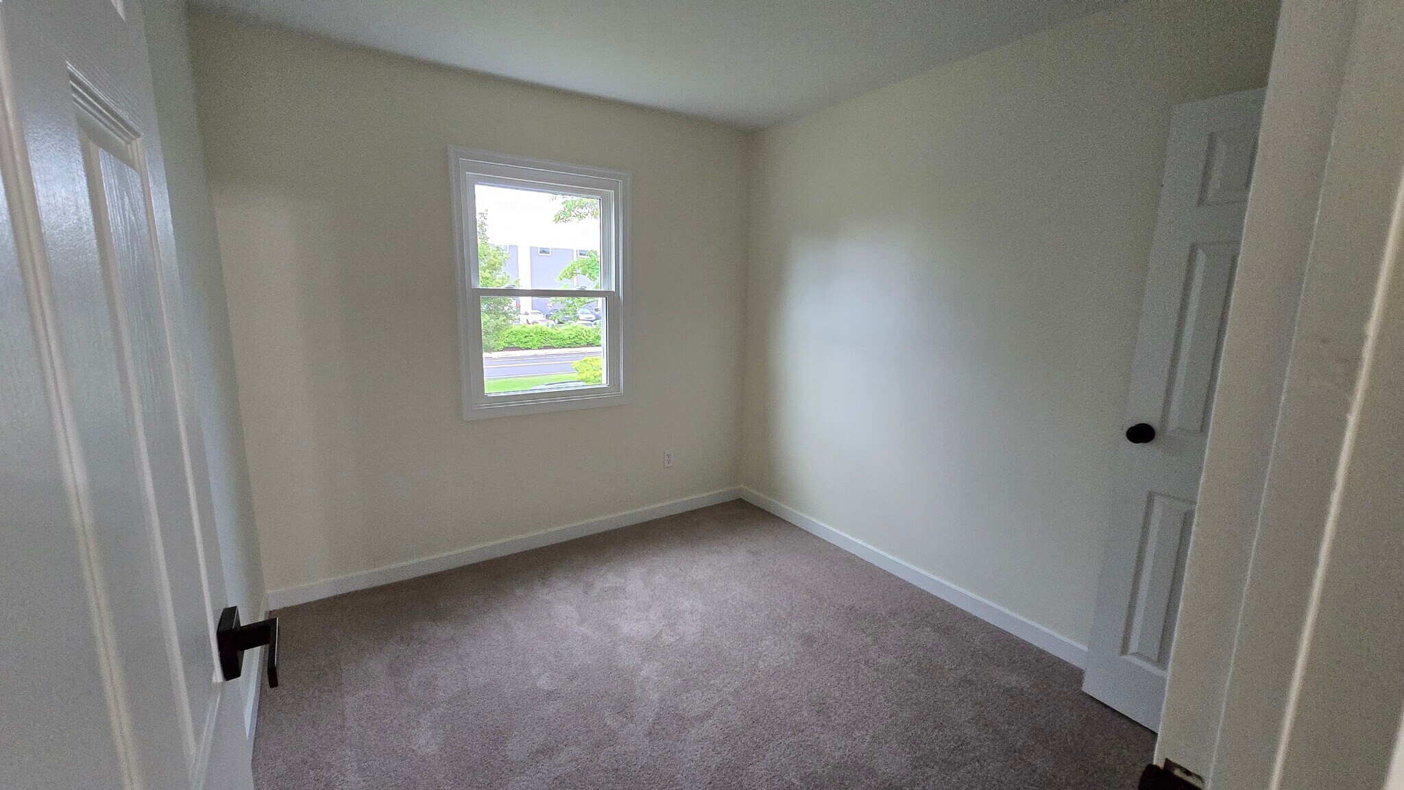 Building Photo - 2423 Bloomsdale Rd