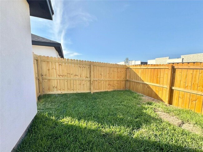 Building Photo - 31 Dragonfly St