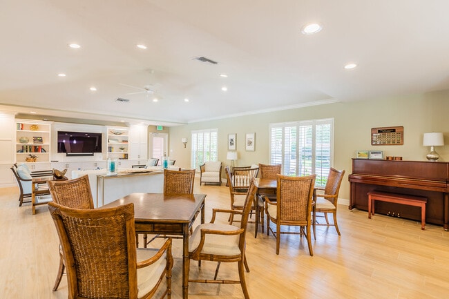 Building Photo - 2203 Gulf Shore Blvd N