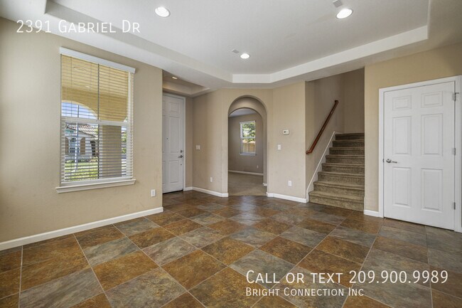 Building Photo - 2391 Gabriel Dr