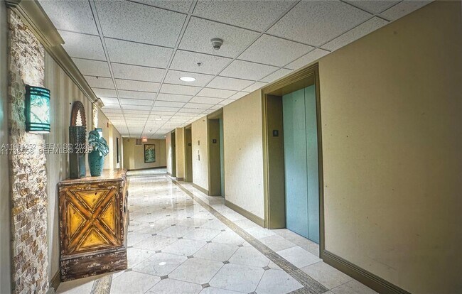 Building Photo - 3020 NE 32nd Ave