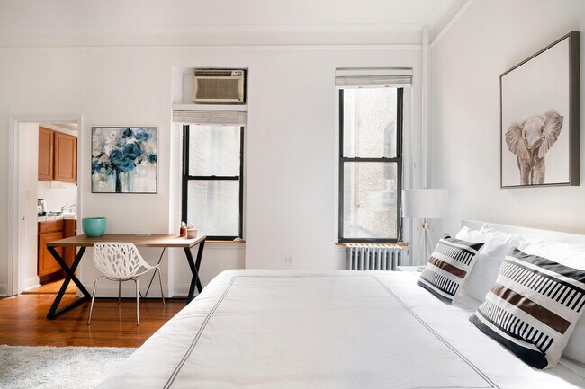 Building Photo - 346 W 17th St