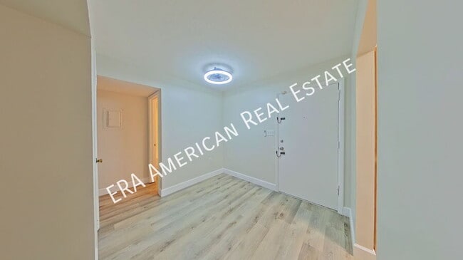 Building Photo - 613 Colonial Dr