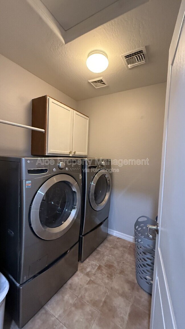 Building Photo - 3552 N Excalibur Pl