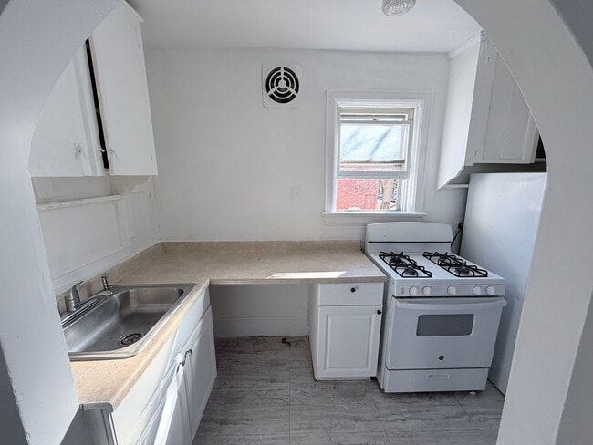 Building Photo - 659 Stuyvesant Ave