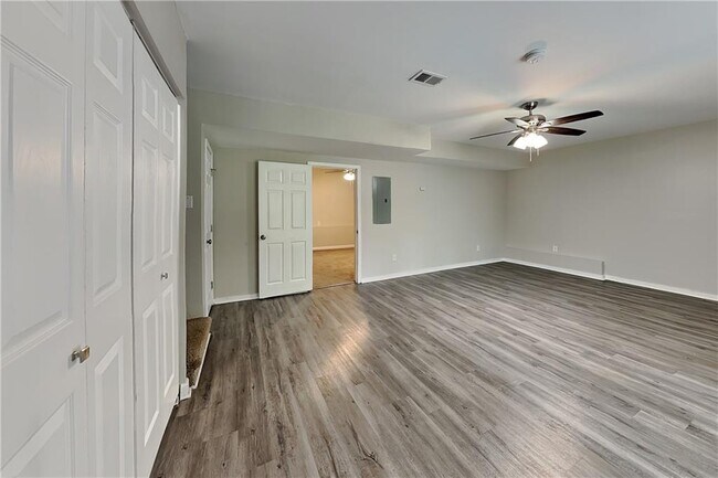 Building Photo - 1341 Rhododendron Dr NW