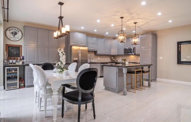 Building Photo - 1140 Chestnut Ln