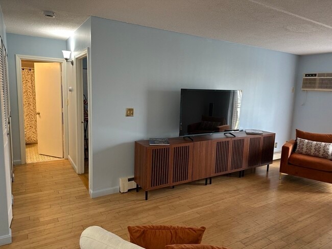 Building Photo - 95 Nahant St